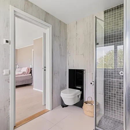 Exclusive Penthouse, Three Bedroom, 6 Guests, Roof Terrace, Private Parking -