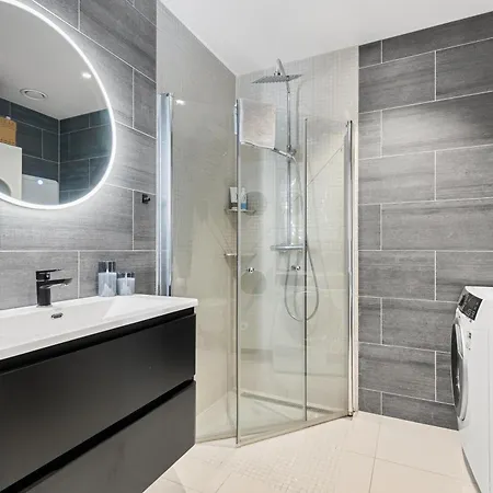 Exclusive Penthouse, Three Bedroom, 6 Guests, Roof Terrace, Private Parking - Apartment *