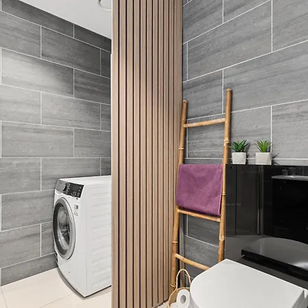 아파트 Exclusive Penthouse, Three Bedroom, 6 Guests, Roof Terrace, Private Parking - *