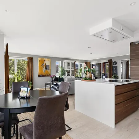 Exclusive Penthouse, Three Bedroom, 6 Guests, Roof Terrace, Private Parking - * Trondheim