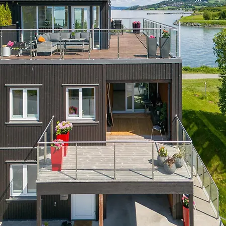 Exclusive Penthouse, Three Bedroom, 6 Guests, Roof Terrace, Private Parking - *