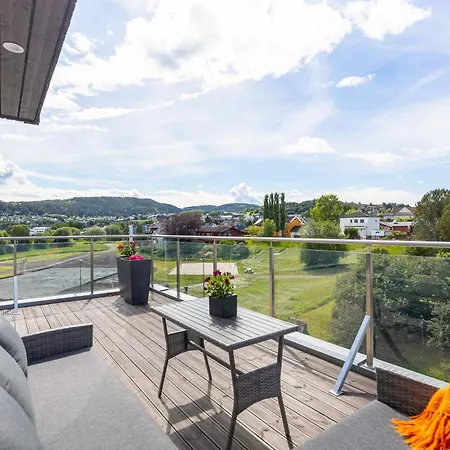 Exclusive Penthouse, Three Bedroom, 6 Guests, Roof Terrace, Private Parking - 트론헤임