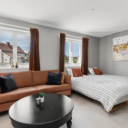 Exclusive Penthouse, Three Bedroom, 6 Guests, Roof Terrace, Private Parking -